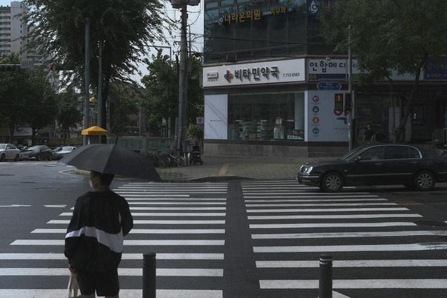 Korean government promises to aid small businesses hit by high interest rates.