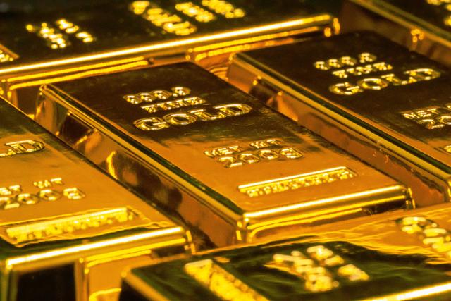 Gold Breaks Through $2050: Is This a Turning Point?