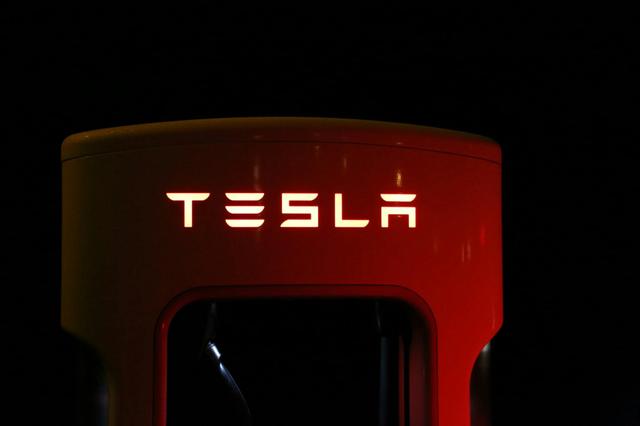 Wells Fargo đánh giá Tesla bán, nói giảm giá không đảm bảo tăng doanh số.