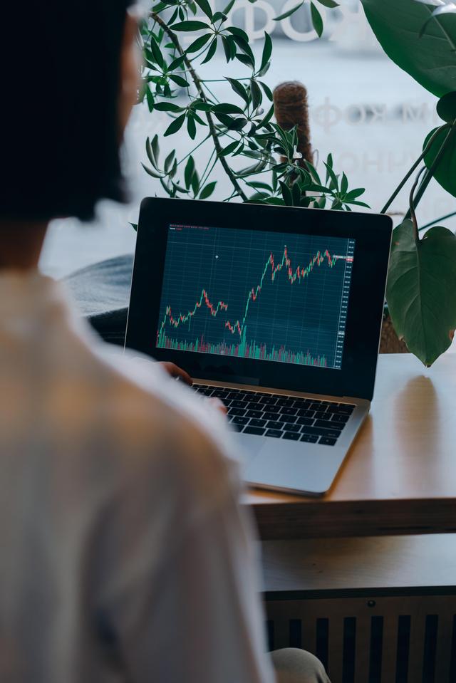 What is a Double Bottom? What issues should we focus on regarding the "Double Bottom"?