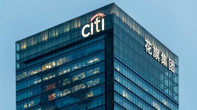 Citibank bị phạt 136 triệu đô vì không xử lý vấn đề quản lý dữ liệu trước đây.