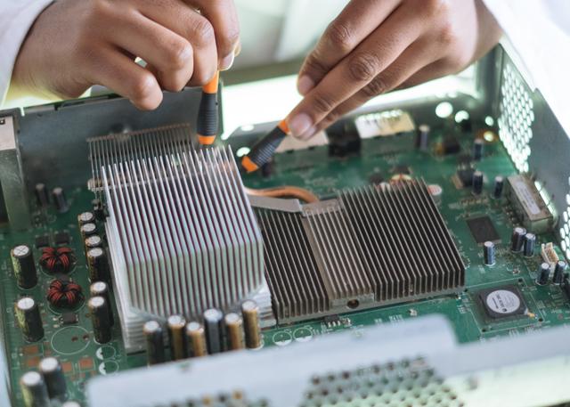 The talent gap in the U.S. chip industry is increasingly widening.