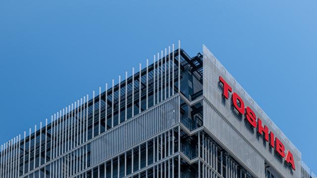 Toshiba launches a privatization bid in an effort to end years of turmoil.